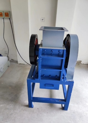 密封された密集した MPE のタイプ実験室の顎粉砕機 45kg/H 機械