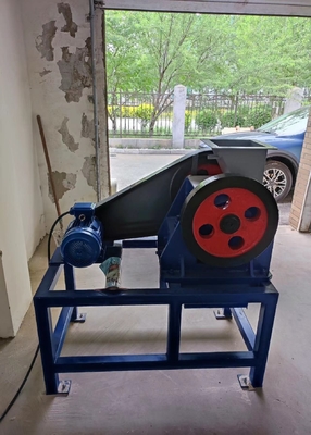 密封された密集した MPE のタイプ実験室の顎粉砕機 45kg/H 機械
